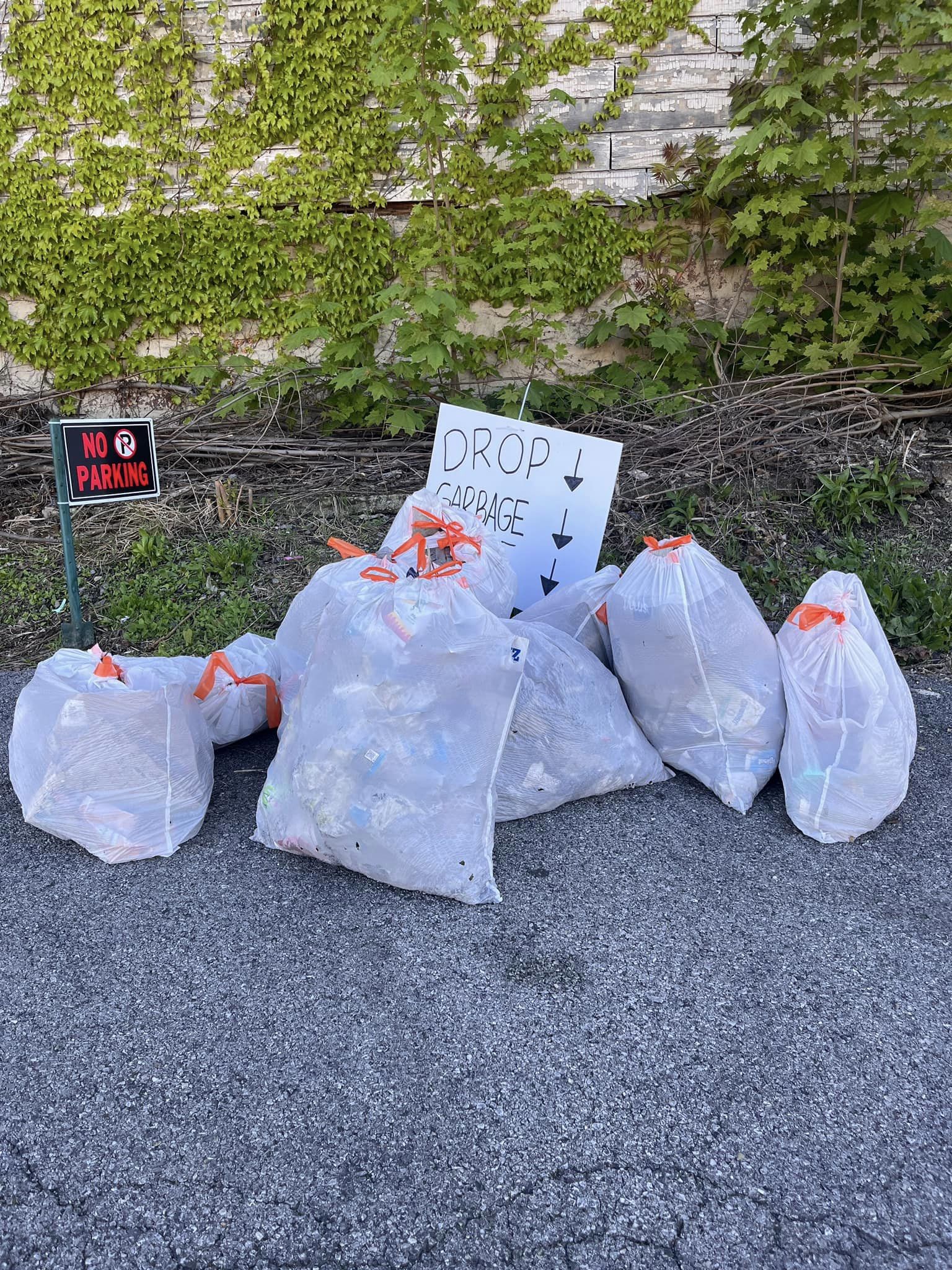 Redd Up Altoona volunteers